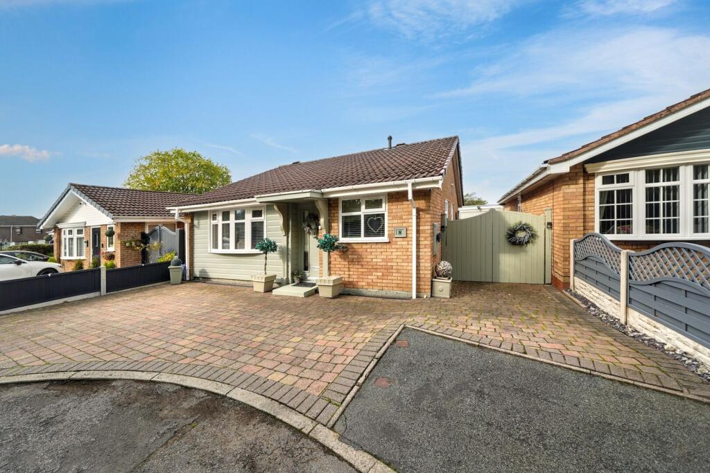 2-bed detached on Webley Rise, Wolverhampton, £320,000