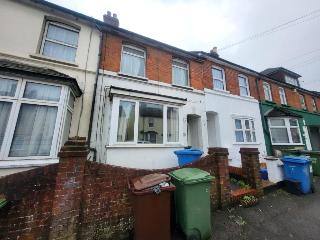 Main image of property: 28 Elms Road, Aldershot, Hampshire, GU11 1LJ