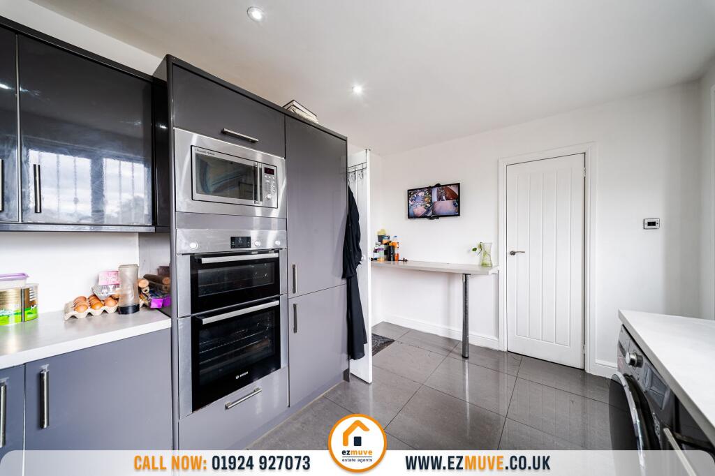 House in Wakefield - View 5