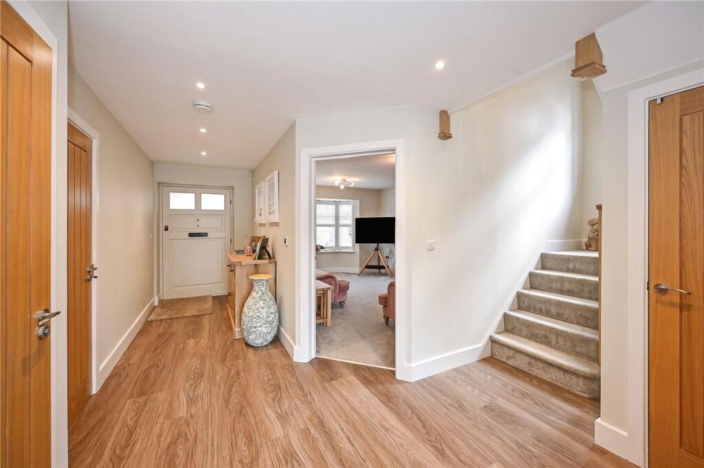 Woodlark Gardens, Hambrook, PO18 - View 4
