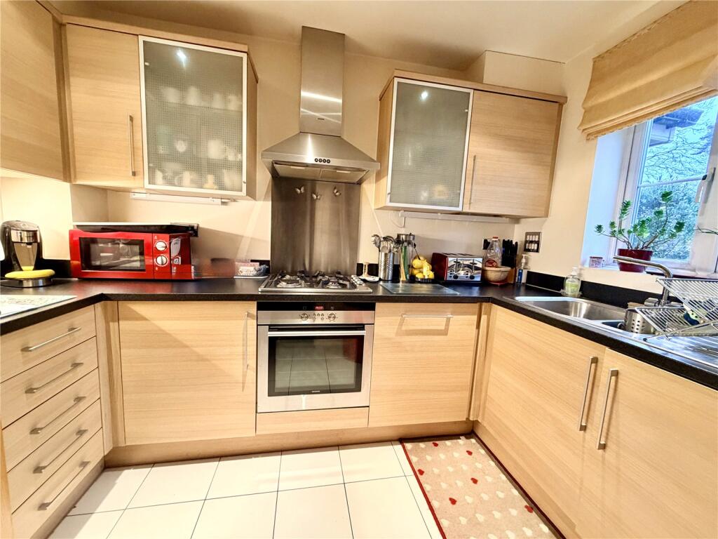 Ramley Road, Lymington, Hampshire, SO41 photo 3