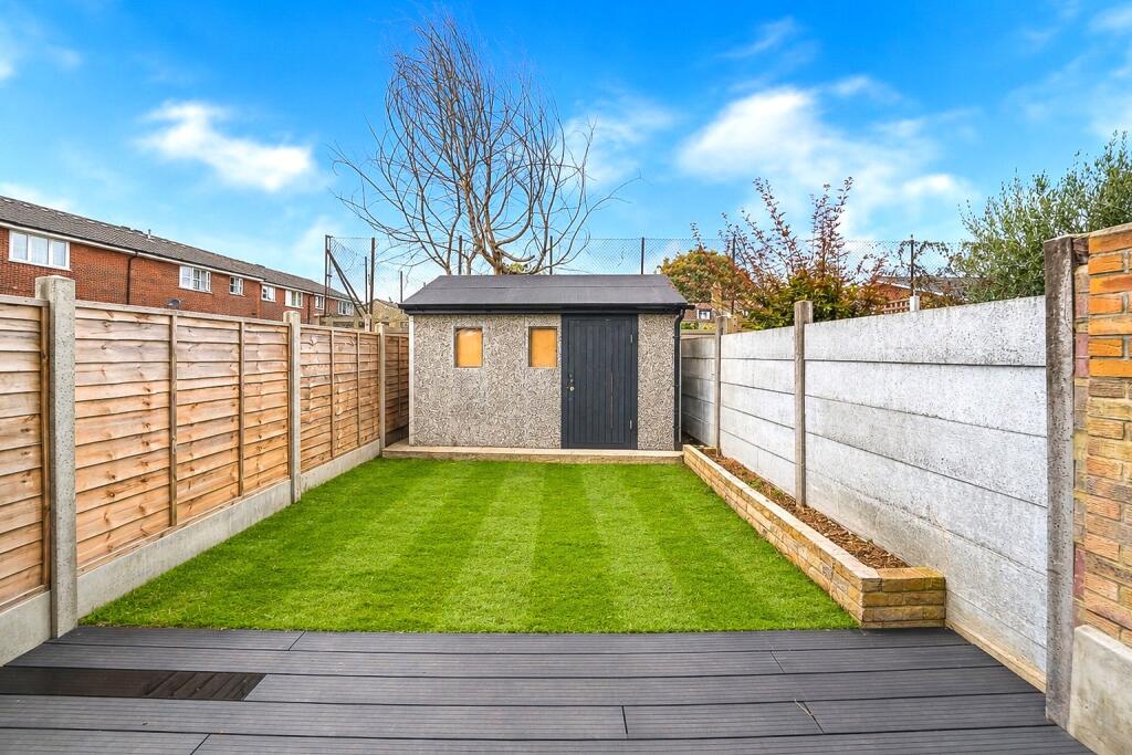Daventry Avenue, Walthamstow, London, E17 photo 4