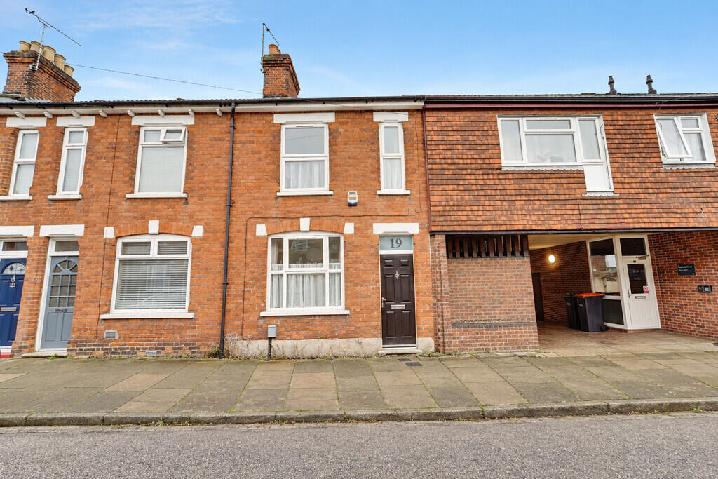 3-bed terraced on Salisbury Street, Bedford, £290,000