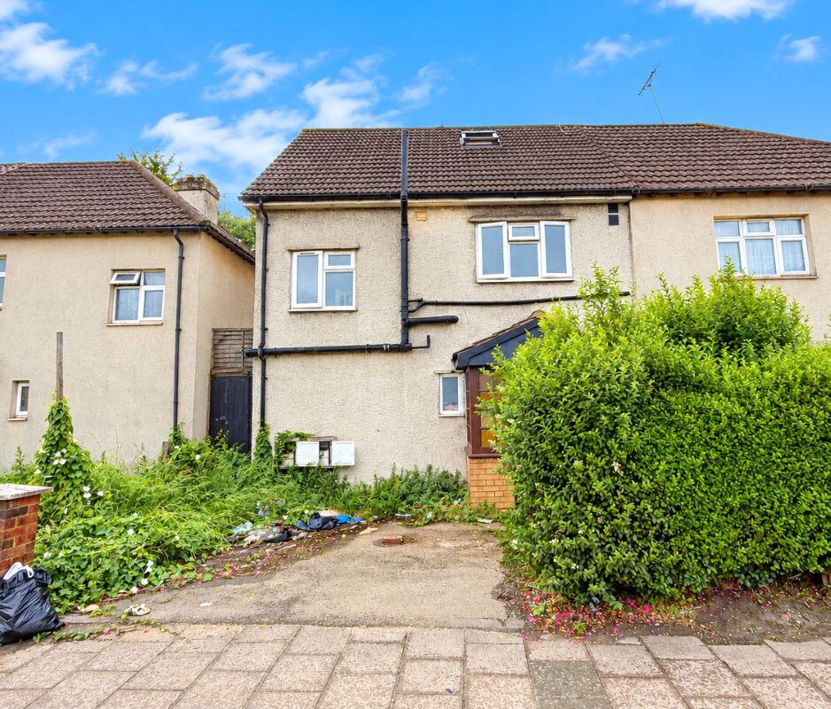 Main image of property: 84 North Circular Road, Neasden, NW10 0QS