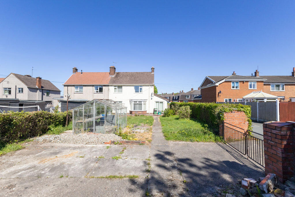 House in Chirk, Walden Crescent - View 2