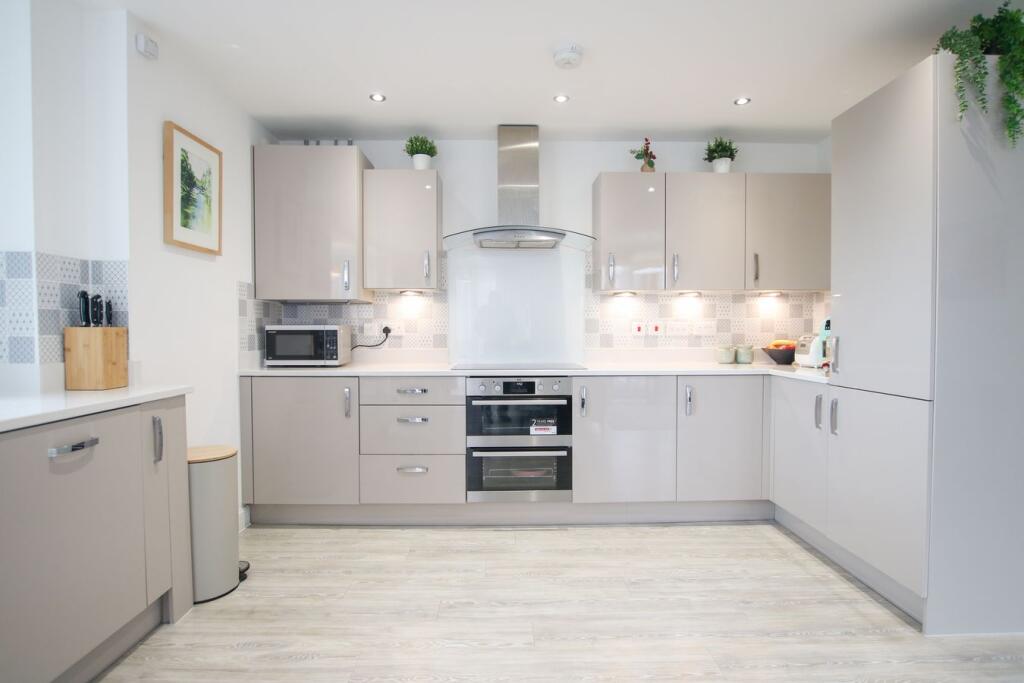 Biscoe Way, Wokingham, RG40 photo 3
