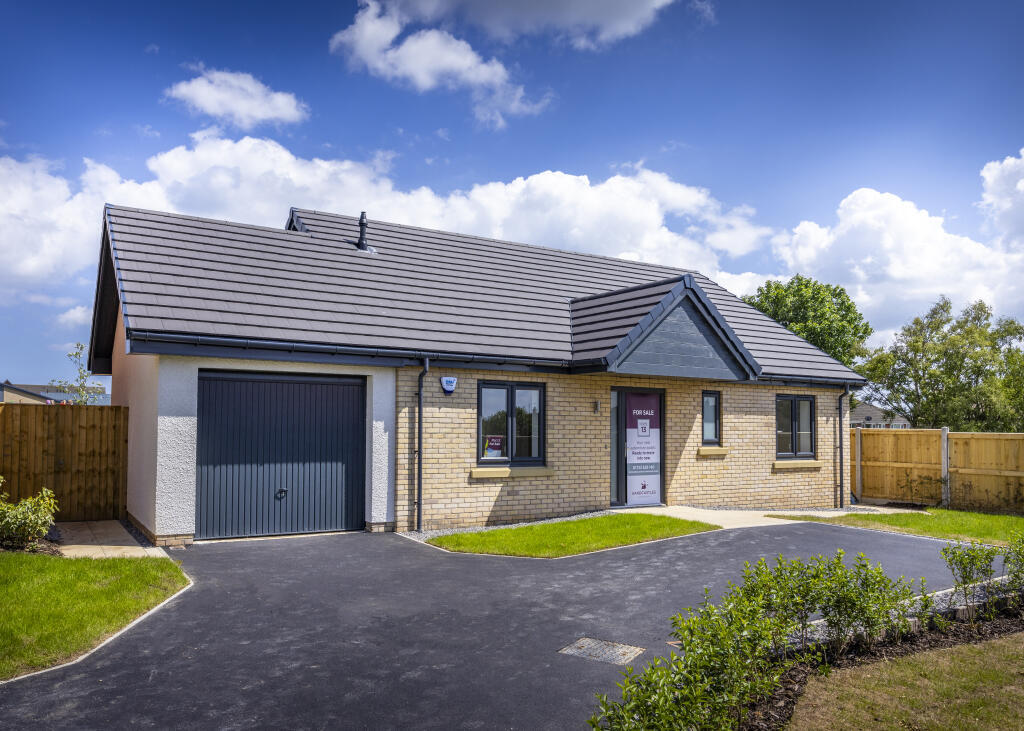 3-bed detached on The Boulevard, 
Middle Deepdale, Scarborough, 
YO11 3EX, £385,000