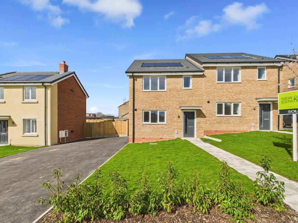 3-bed house on Beeley Close, North Wingfield, S42, £200,000