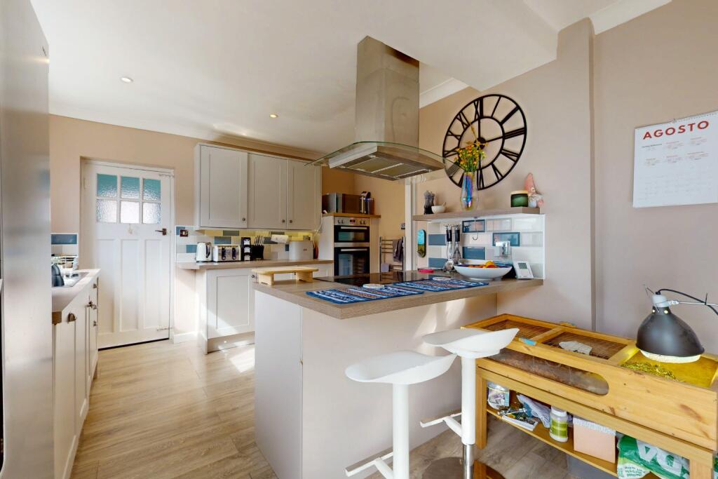 House in Wellington, Haygate - More