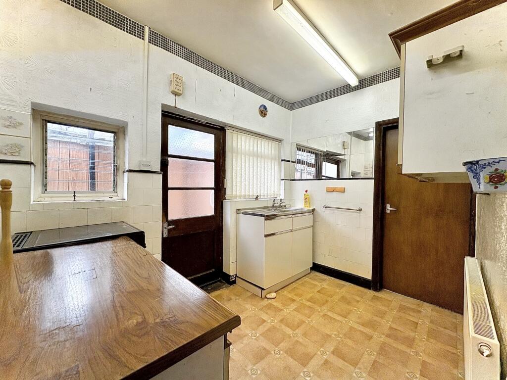 House in Wolverhampton, Ettingshall Park - View 3