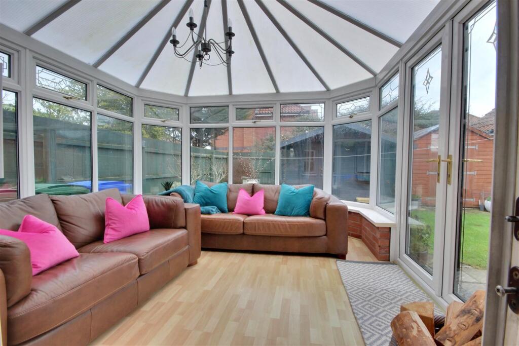 Manor Park, Beverley photo 4