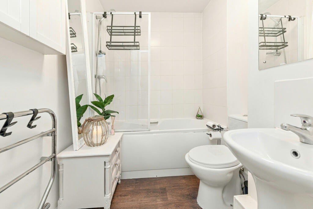 Apartment in Bradford - More