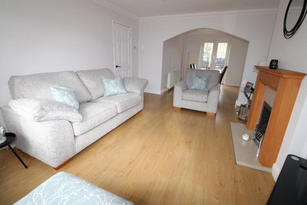 Epping Close, Romford, Essex photo 4