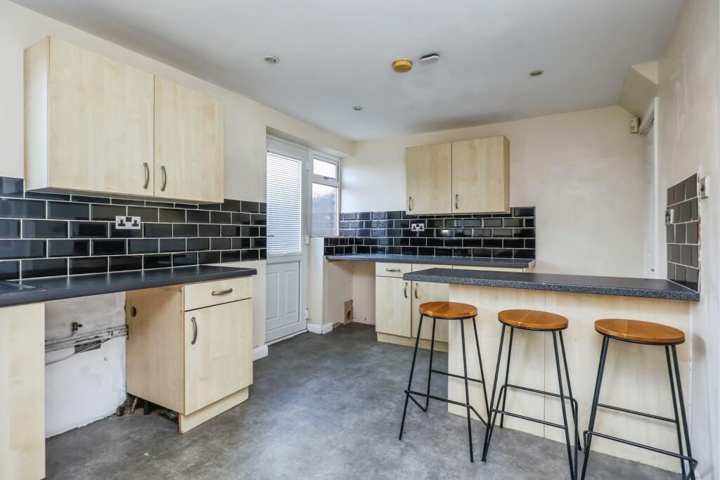 Winscombe Mount, Clifton, Nottingham, NG11 - View 5