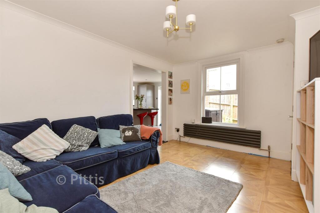 House in Portsmouth, Newport - More