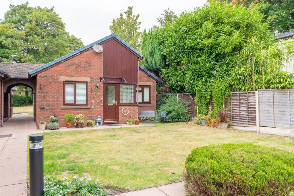 Main image of property: Penwortham Hall Gardens, Penwortham, Preston