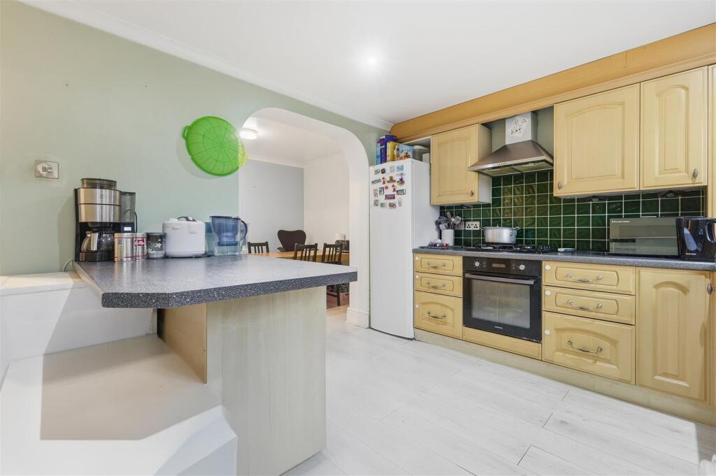 Bridle Close, Enfield – pohled 6