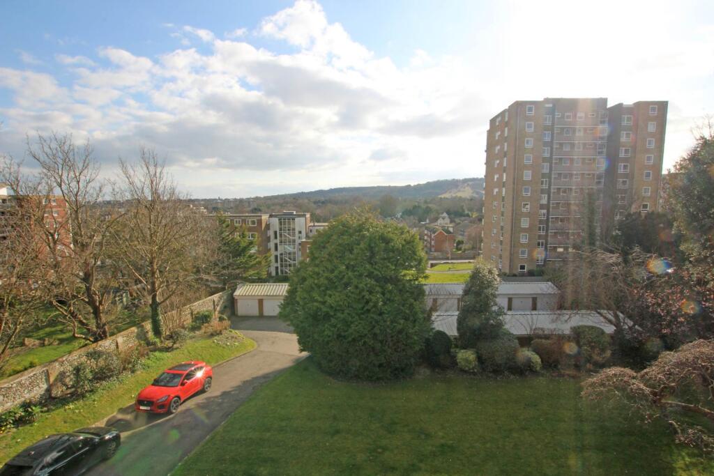 Apartment in Eastbourne, East Sussex - View 4