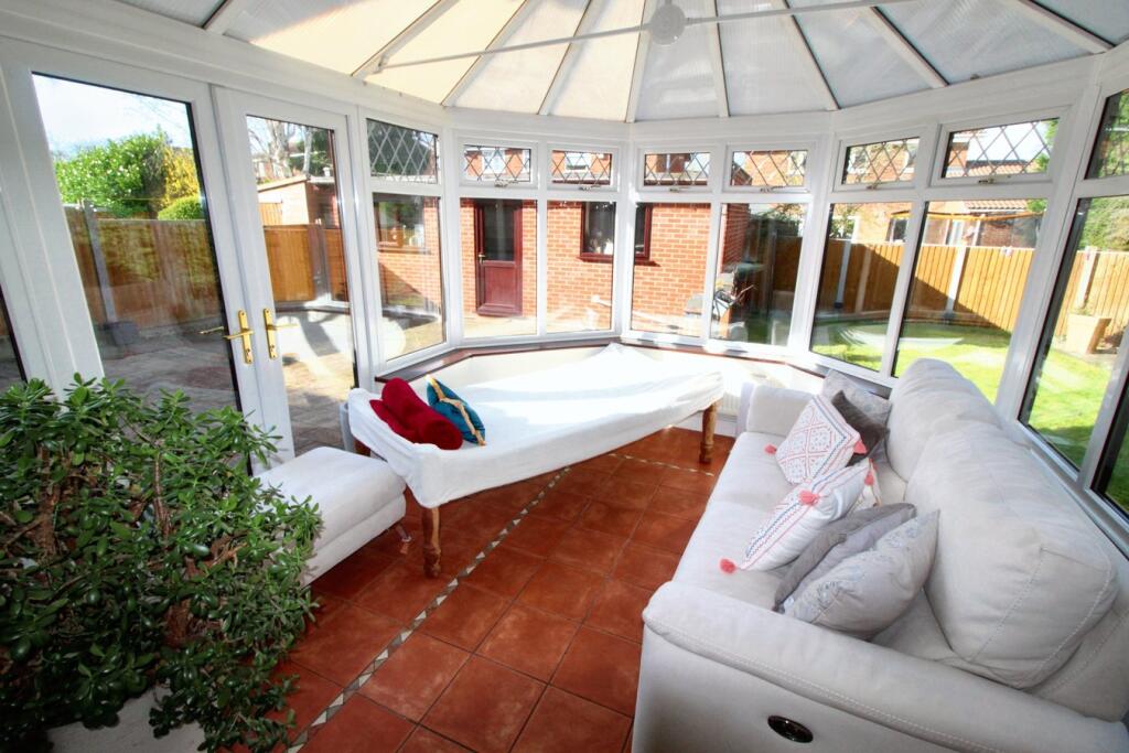 Highmoor Close, Willenhall, WV12 photo 4