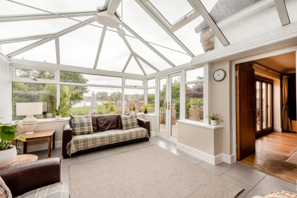 House in Havant, Hampshire - View 6