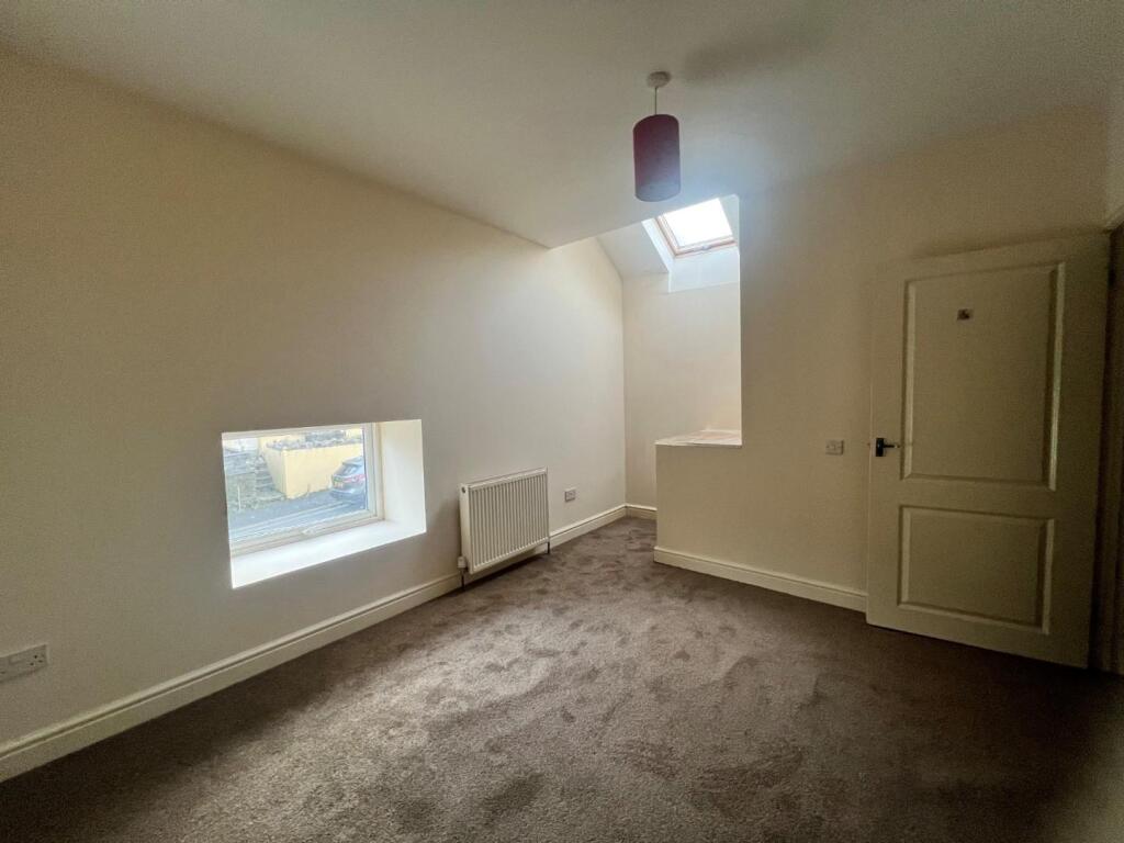 Apartment in Cardiff, Ogmore Valley - View 5