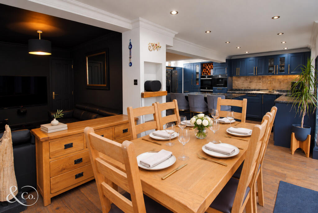 Ditton Hill Road: Kitchen and dining