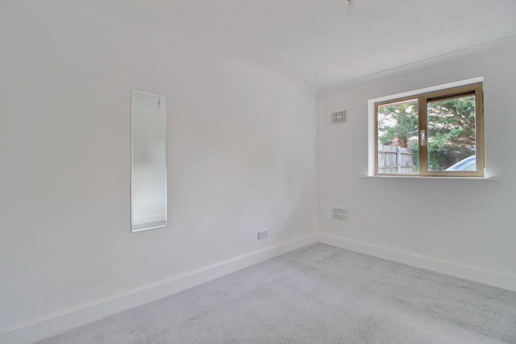 Apartment in Binfield, Amen Corner, Temple Park - View 5