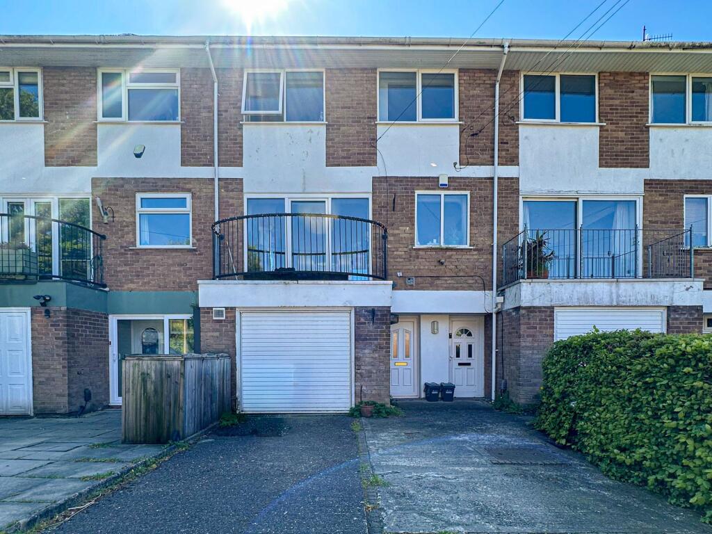 1-bed flat on Cleveley Park, Liverpool, L18, £175,000