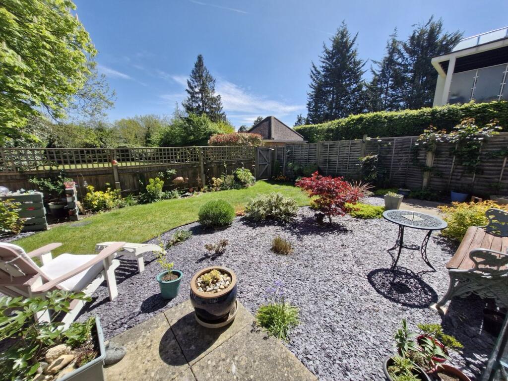 Apartment in Slough, Windsor and Maidenhead - View 2