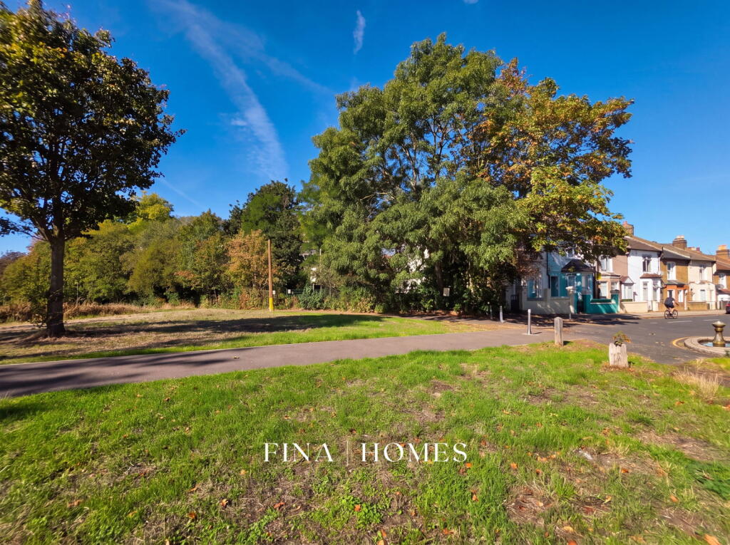House in London - View 2