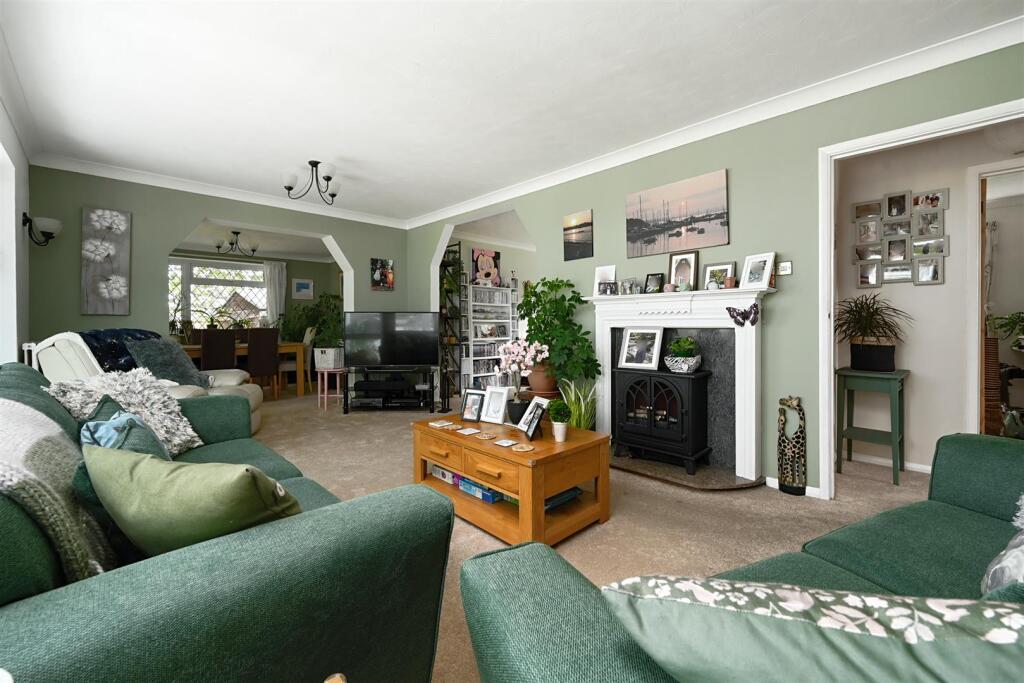 Gresham Place, Henfield, West Sussex photo 2