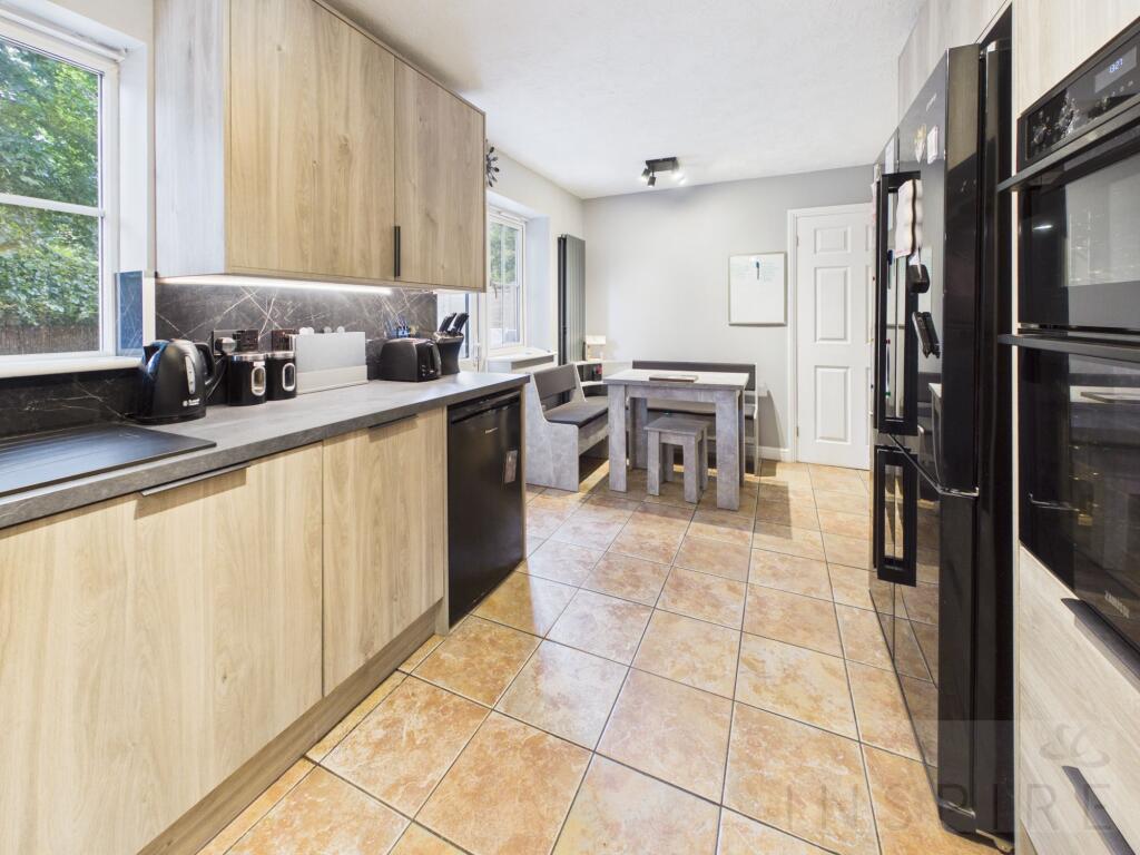 House in Crawley, Maidenbower, Worth - View 4