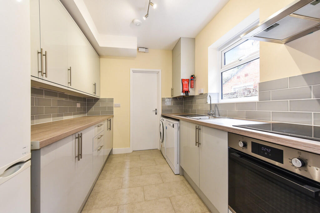 House in Winchester, Hampshire - View 5