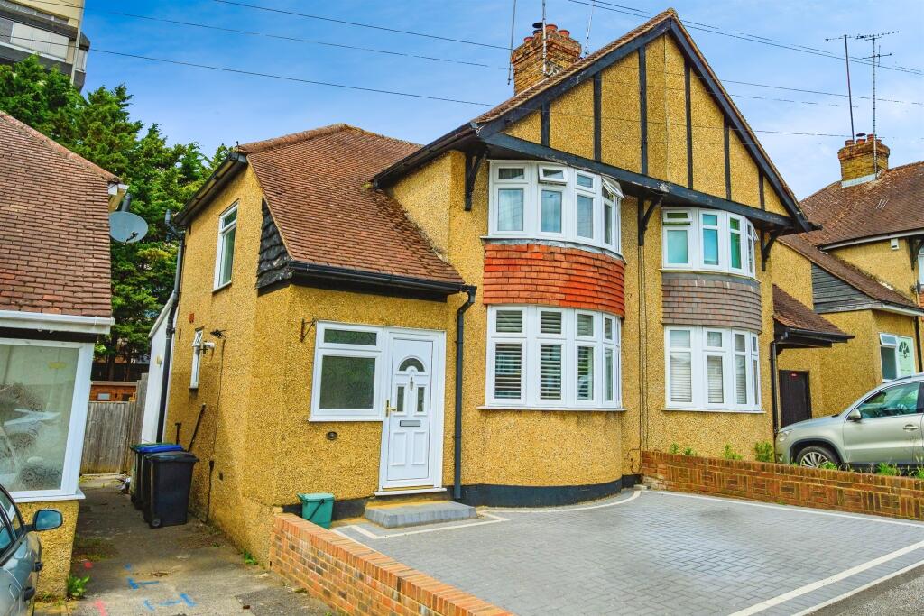 Main image of property: Cedar Walk, HEMEL HEMPSTEAD