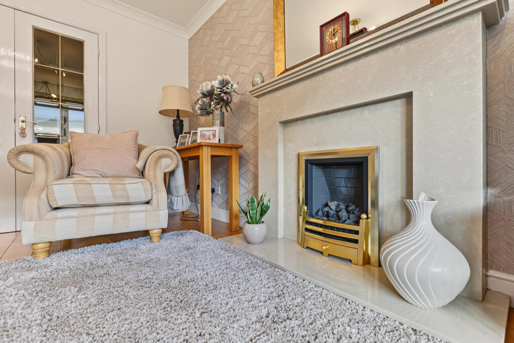 House in Bishopbriggs, Auchinairn - View 5