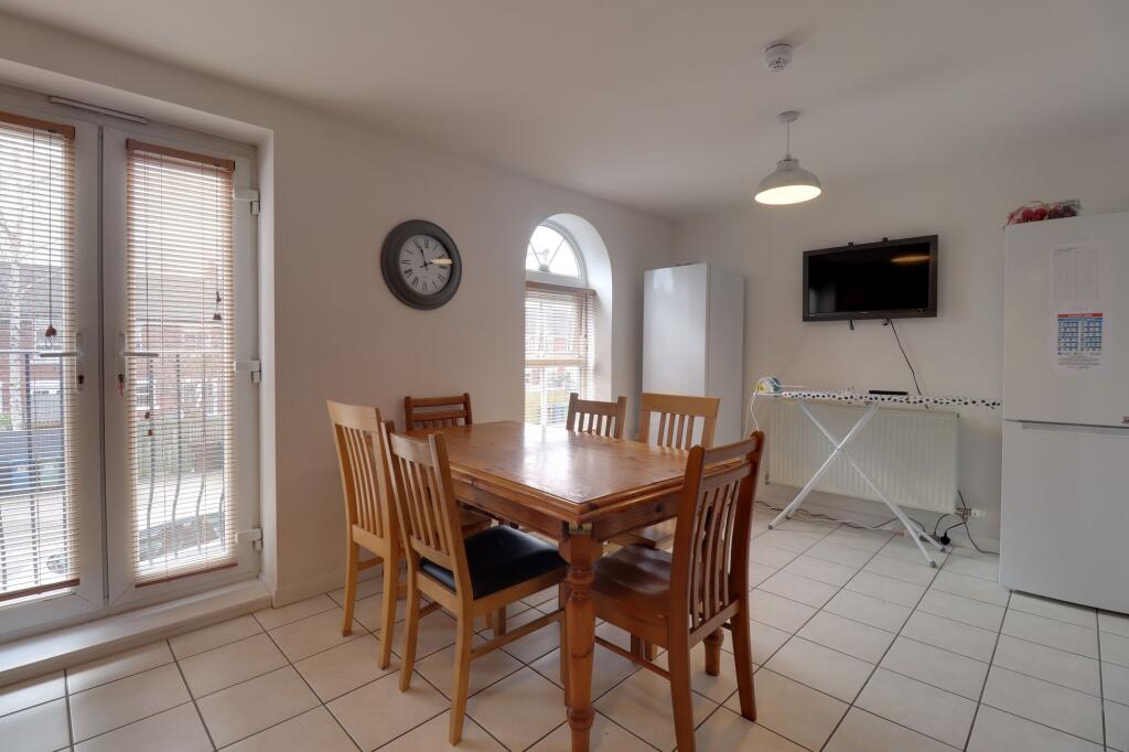 House in Stoke-on-Trent - View 4