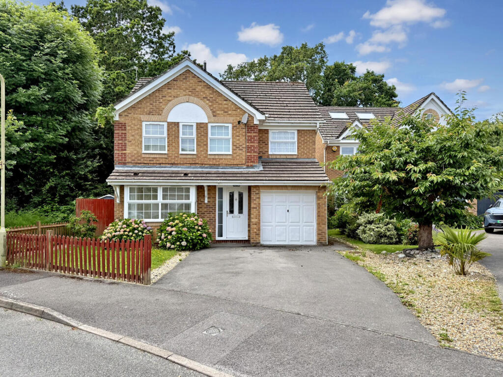 4-bed detached on Suffolk Drive, Whiteley, Fareham, £520,000