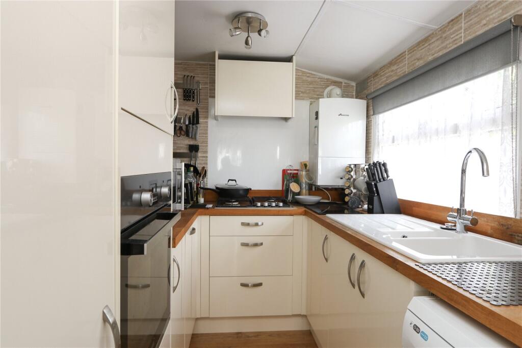 Woodlands Park, Almondsbury, Bristol, BS32 photo 4