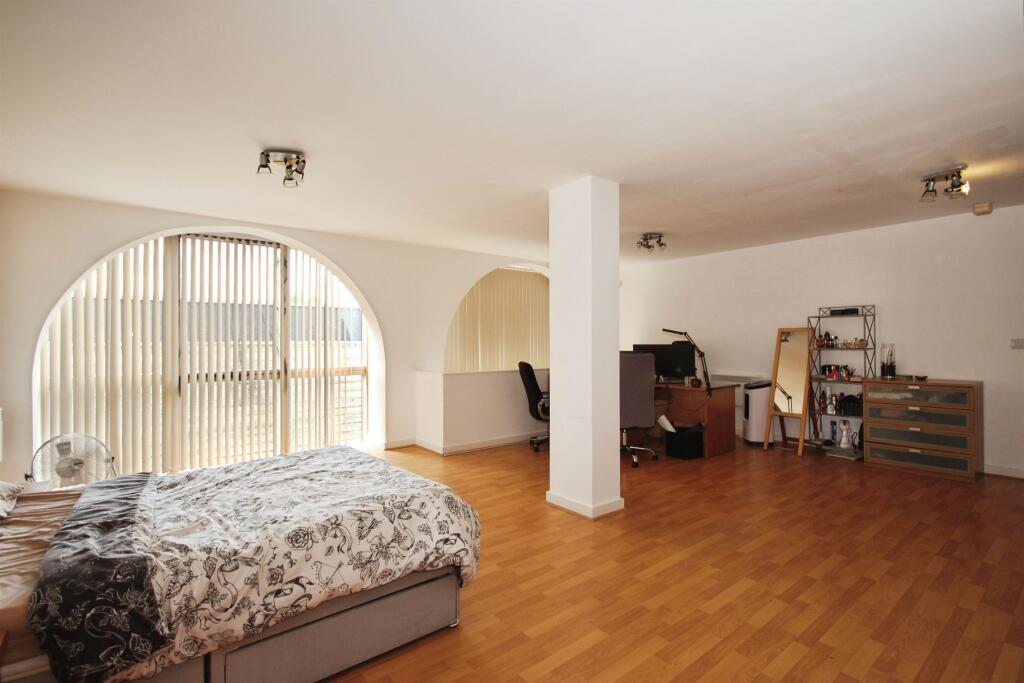 Apartment in Coventry, West Midlands - More