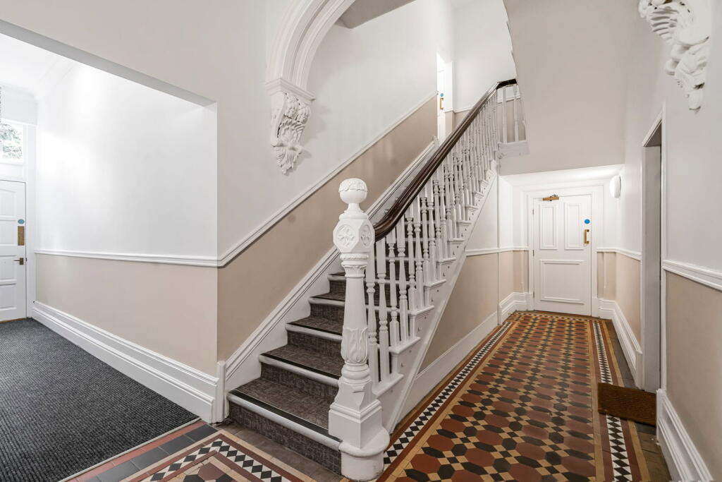 Apartment in Stockport, Heaton Chapel - View 2