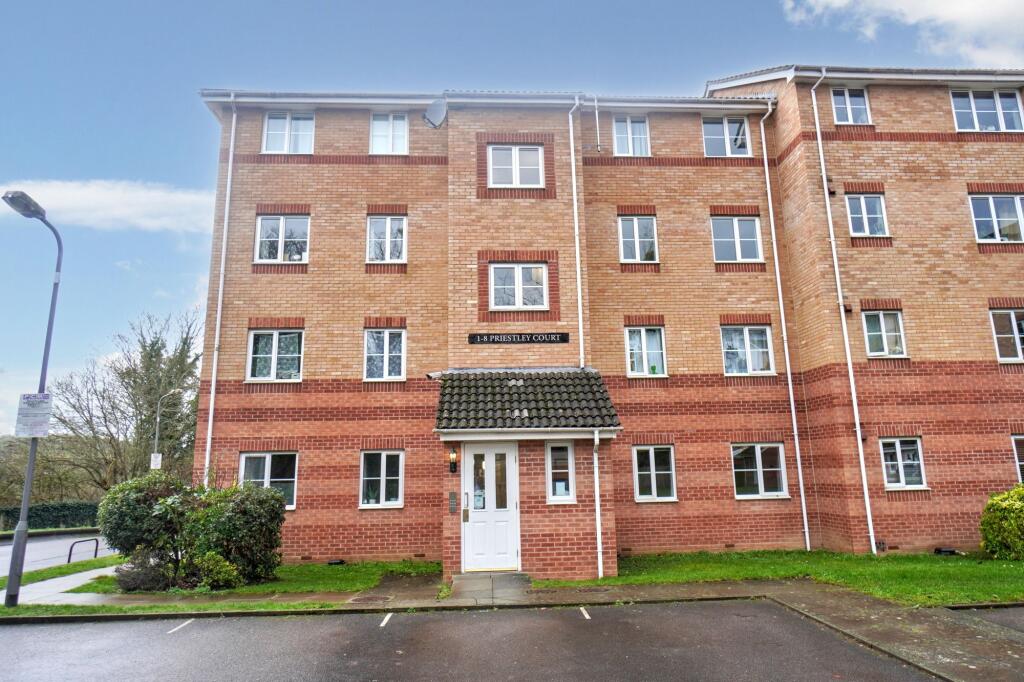 Main image of property: Flat 2 Priestley Court, Princes Gate High Wycombe HP13 7WZ