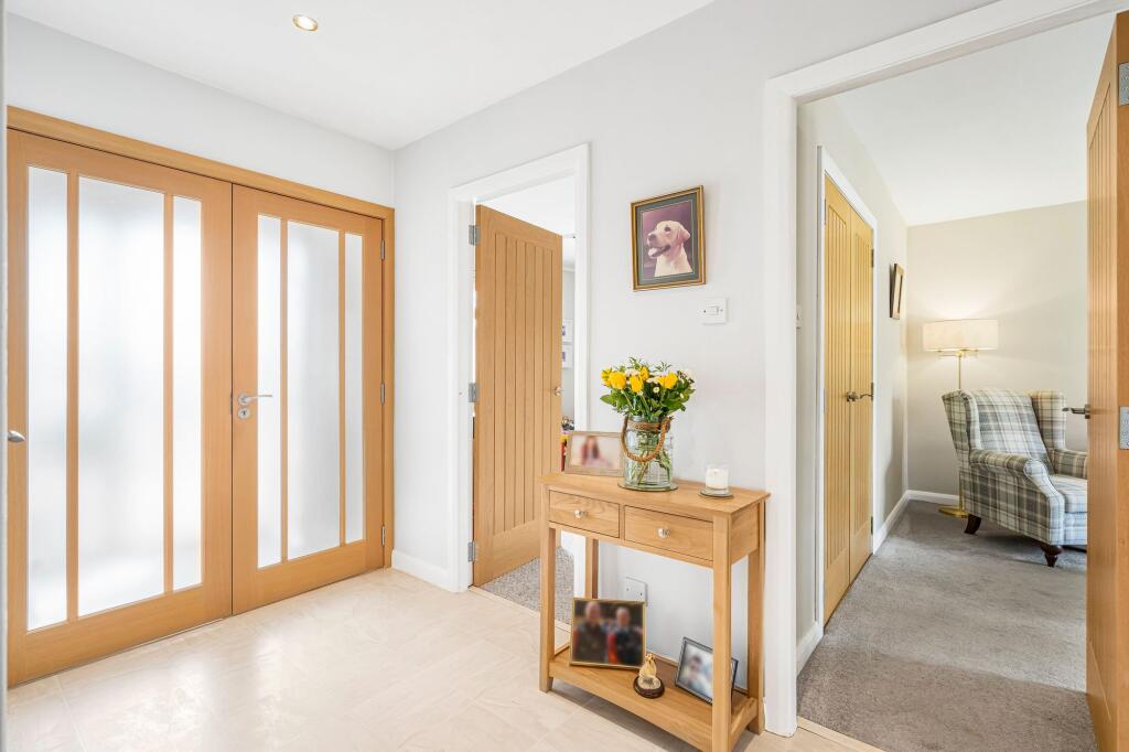 Glenavon Place, Brightons, FK2 photo 4