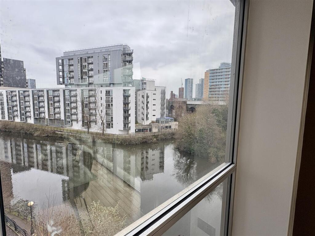 Apartment in Salford, Greater Manchester - View 5