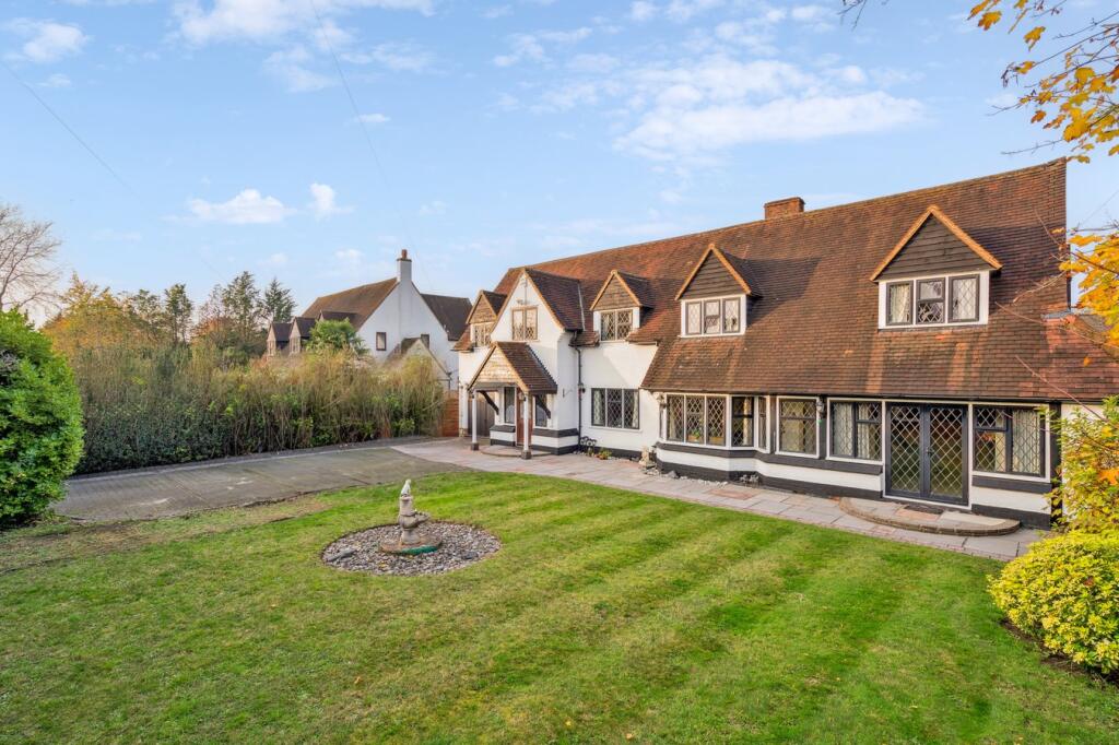 Main image of property: Elm Close, Farnham Common, SL2
