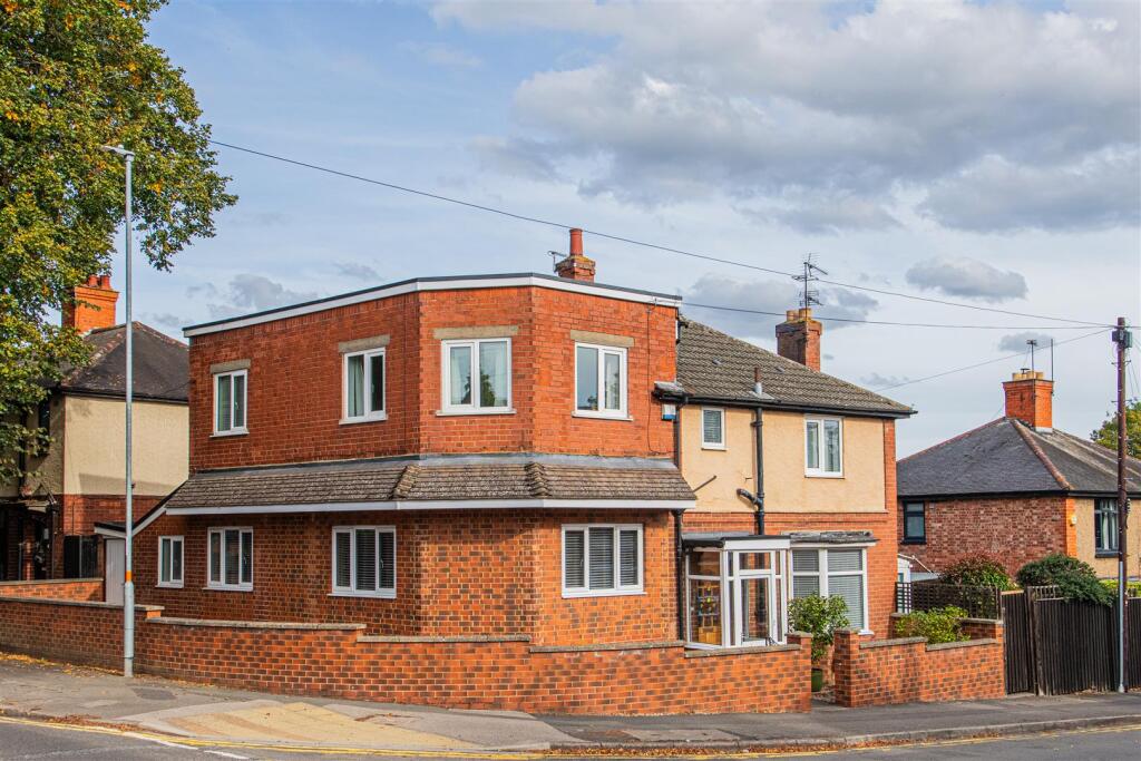 5-bed detached on Pitt Street, Wellingborough, £325,000