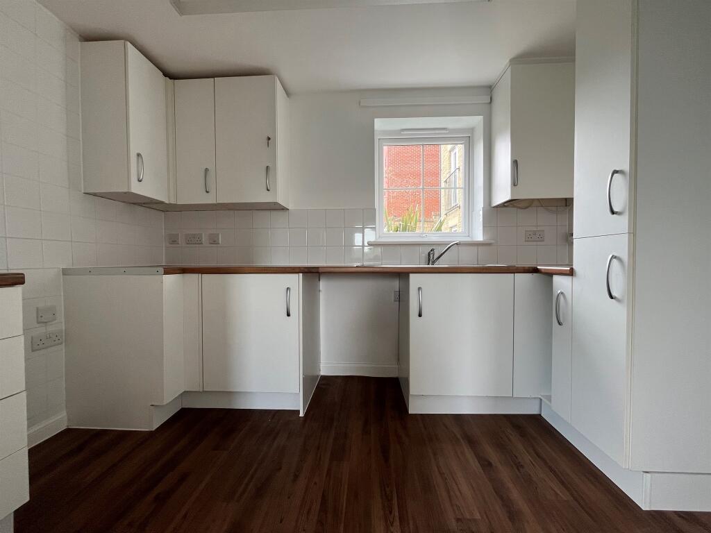 Apartment in Exeter - View 3