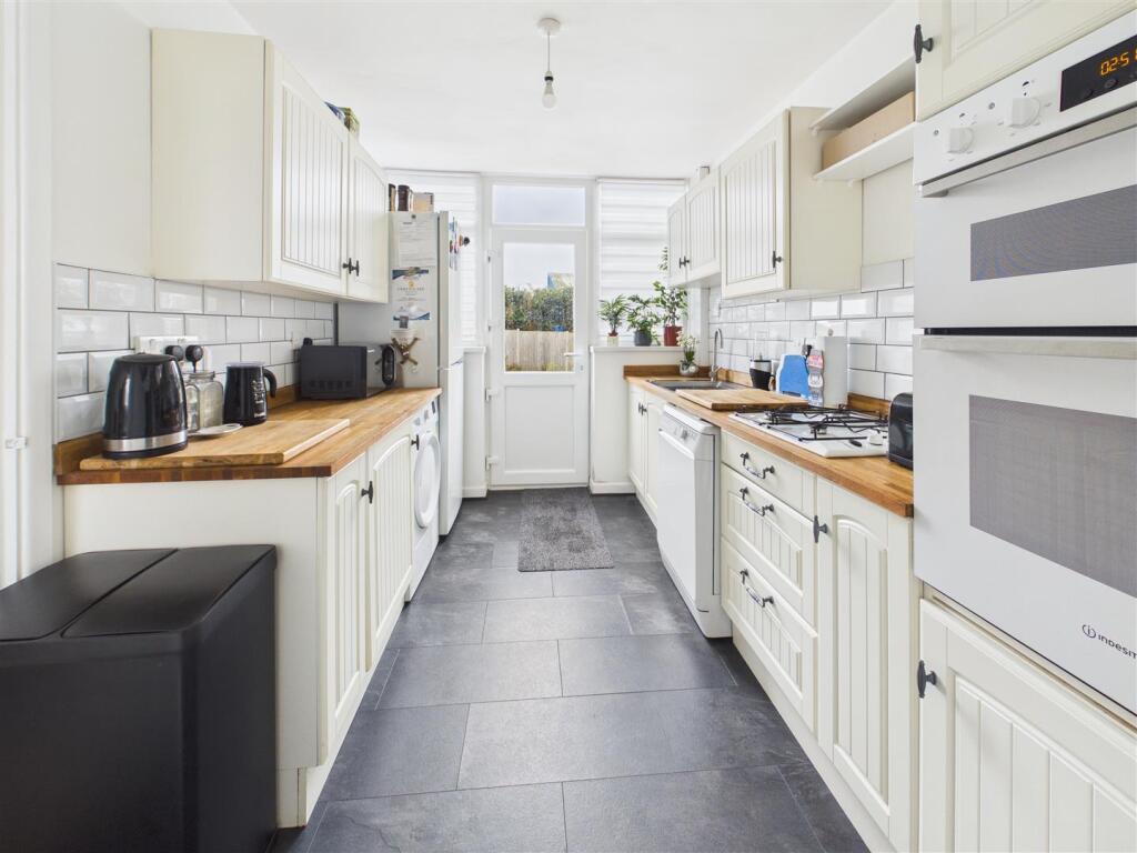 House in Coventry, Stonehouse Estate, Tollbar End - View 4