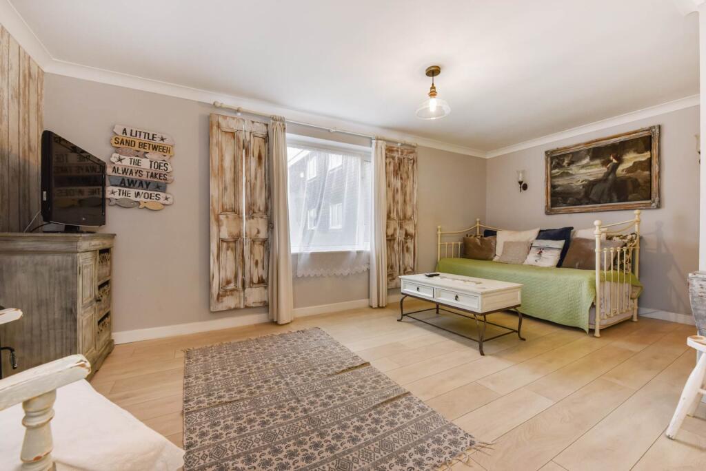 Apartment in Chichester, East Wittering - More