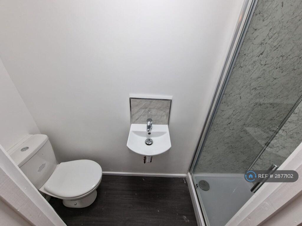 5 bedroom terraced house for rent