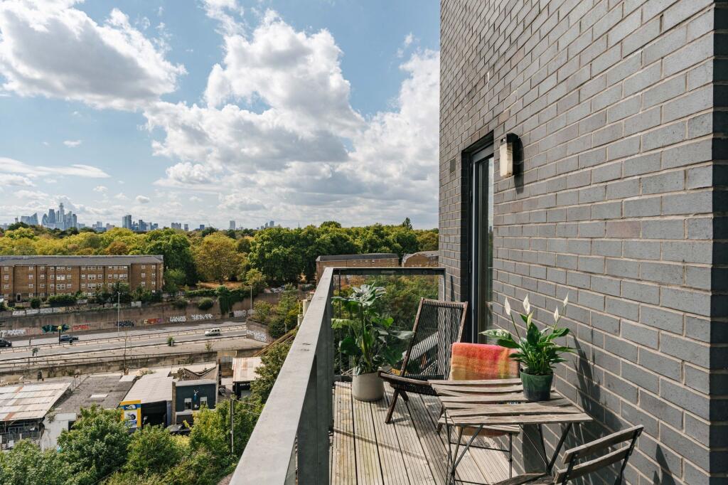 Apartment in London, Biggs Square, Hackney Wick - View 3